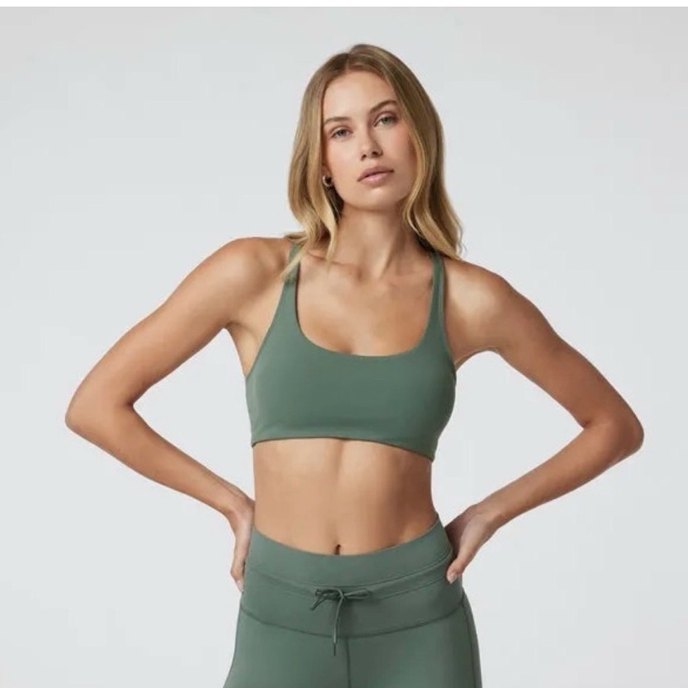 Vuori Yosemite bra in agave green color